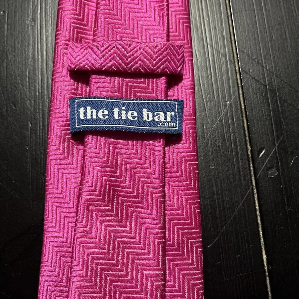 The Tie Bar Boys 100% Silk Necktie Pink Zig-Zag Pattern 3